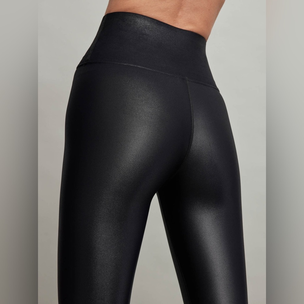 CARBON38 Legging in Takara Shine - Black
